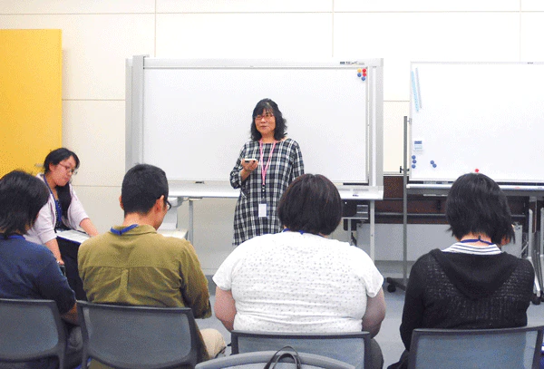 「多職種で学ぶ在宅スキルアップ研修」の様子。ロールプレイングの前に、講義や演習を行う