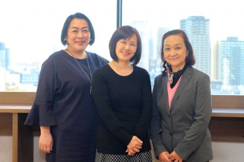 許斐久子さん、高村晴美さん、宮崎育子さんの写真