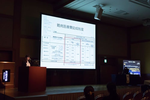 利用できる医療・介護サービスの解説をする花井先生
