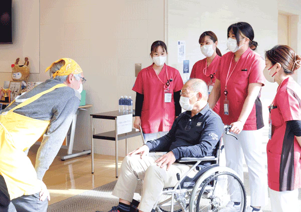 テーマ:患者の尊厳と健康を守る訪問看護先でトラブル発生。認知症の利用者さんの気持ちに寄り添いながら、身体症状の確認を行えるか。チーム/くまちゃん