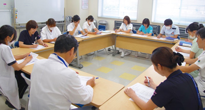 「院内認知症対策委員会」メンバーをはじめリンクナースもケア水準の向上に貢献