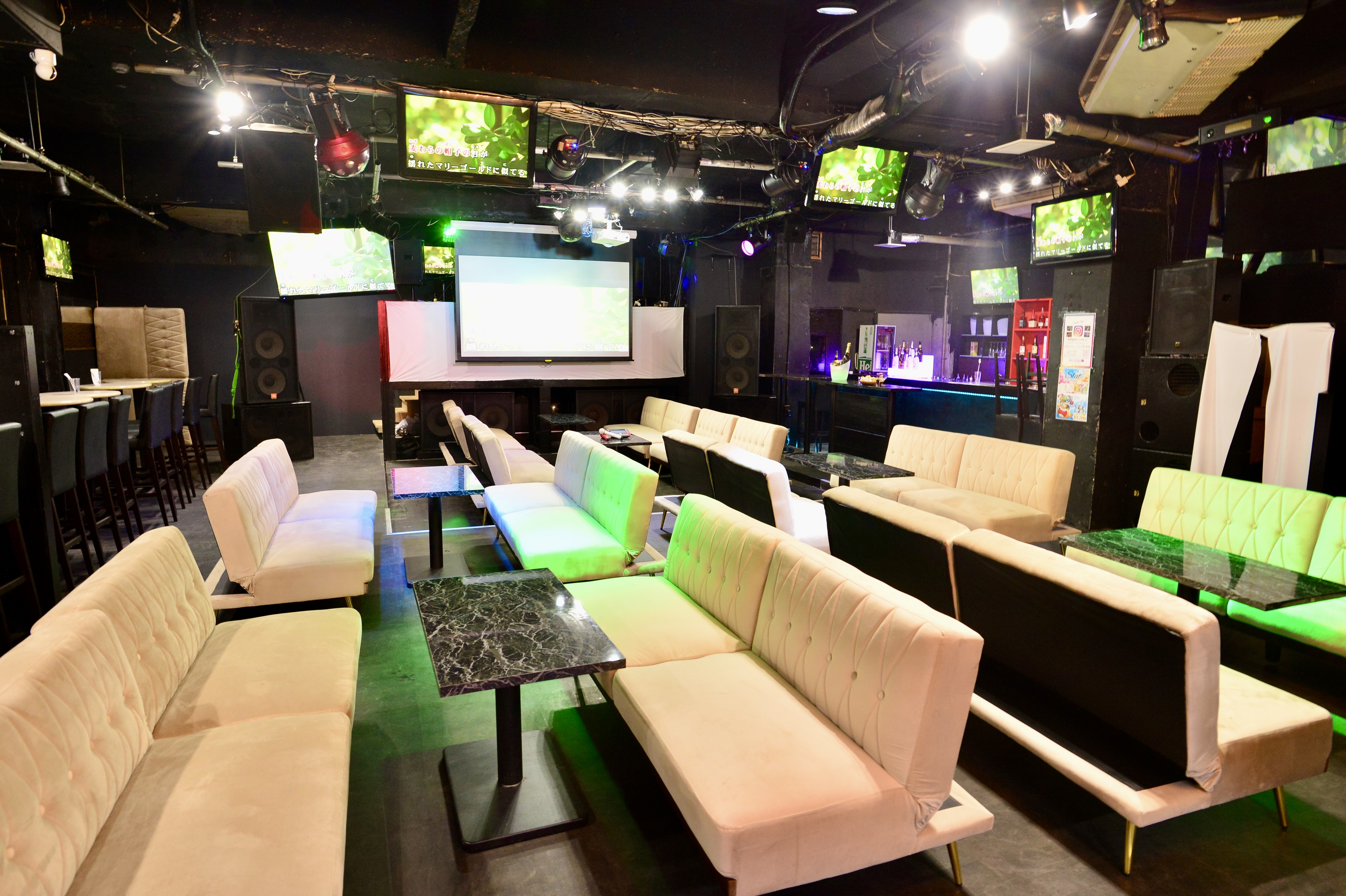同窓会は沖縄市の貸切会場で|少人数から大人数まで対応するPARTYSPACE NEXTⅡ