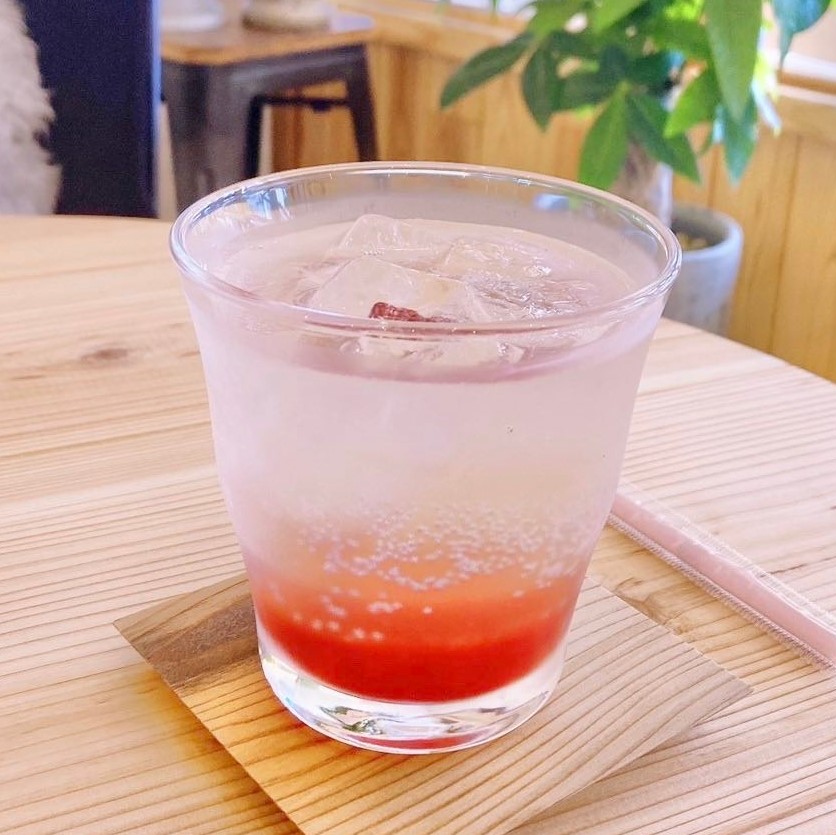 新メニュー、レモンジンジャーやいちごのソーダはじめました。