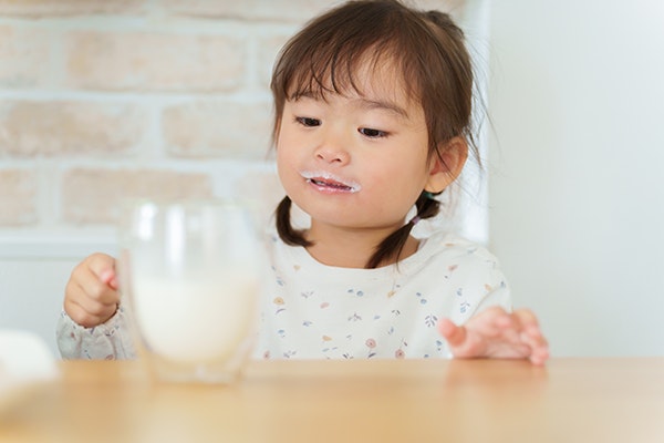 賞味期限切れの牛乳はいつまで飲める？大量消費レシピも！