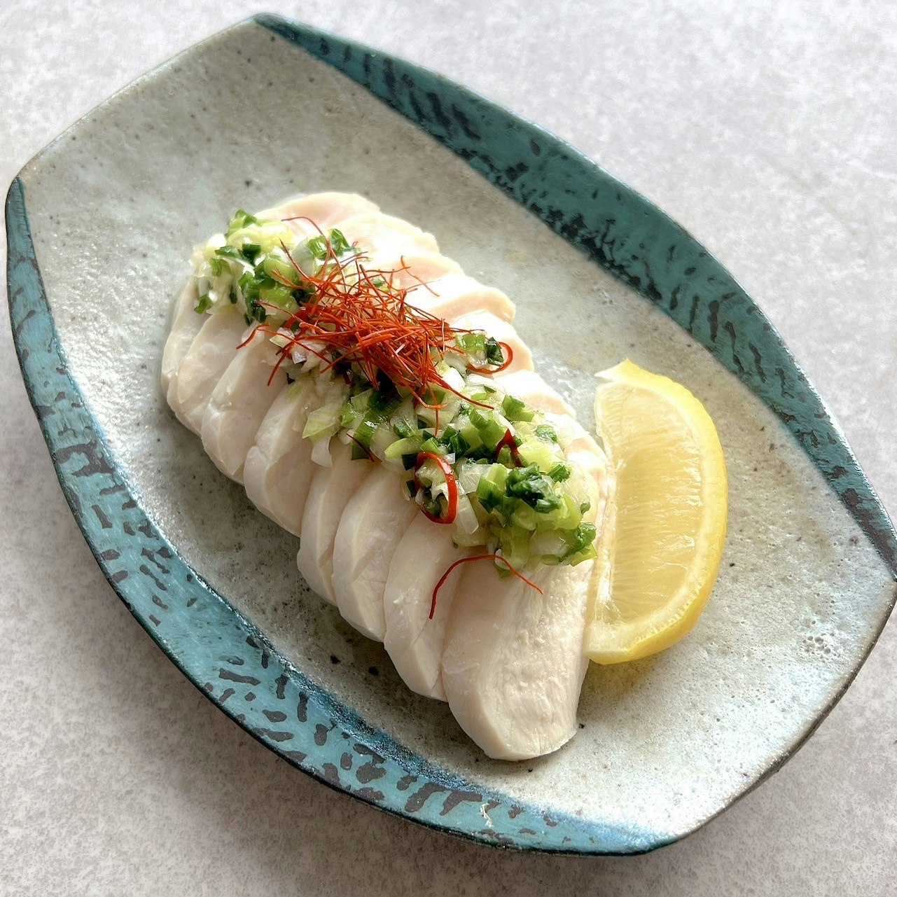 【アスリート飯】放置で完成!高タンパク低脂質◎鶏ハムのネギ塩だれ