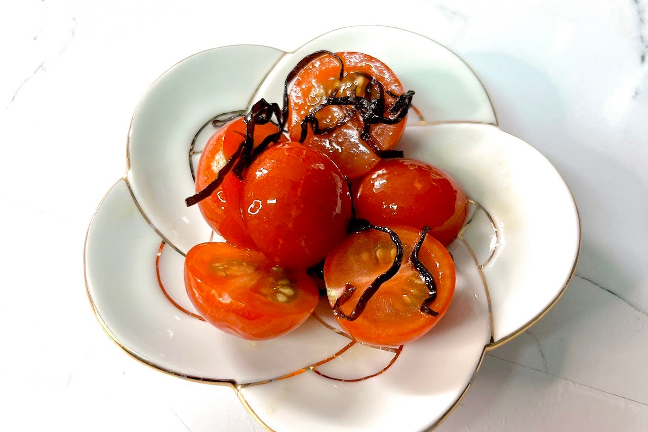 【アスリート飯】洗い物なしで即完成!簡単さっぱり副菜、ミニトマトの塩昆布和え