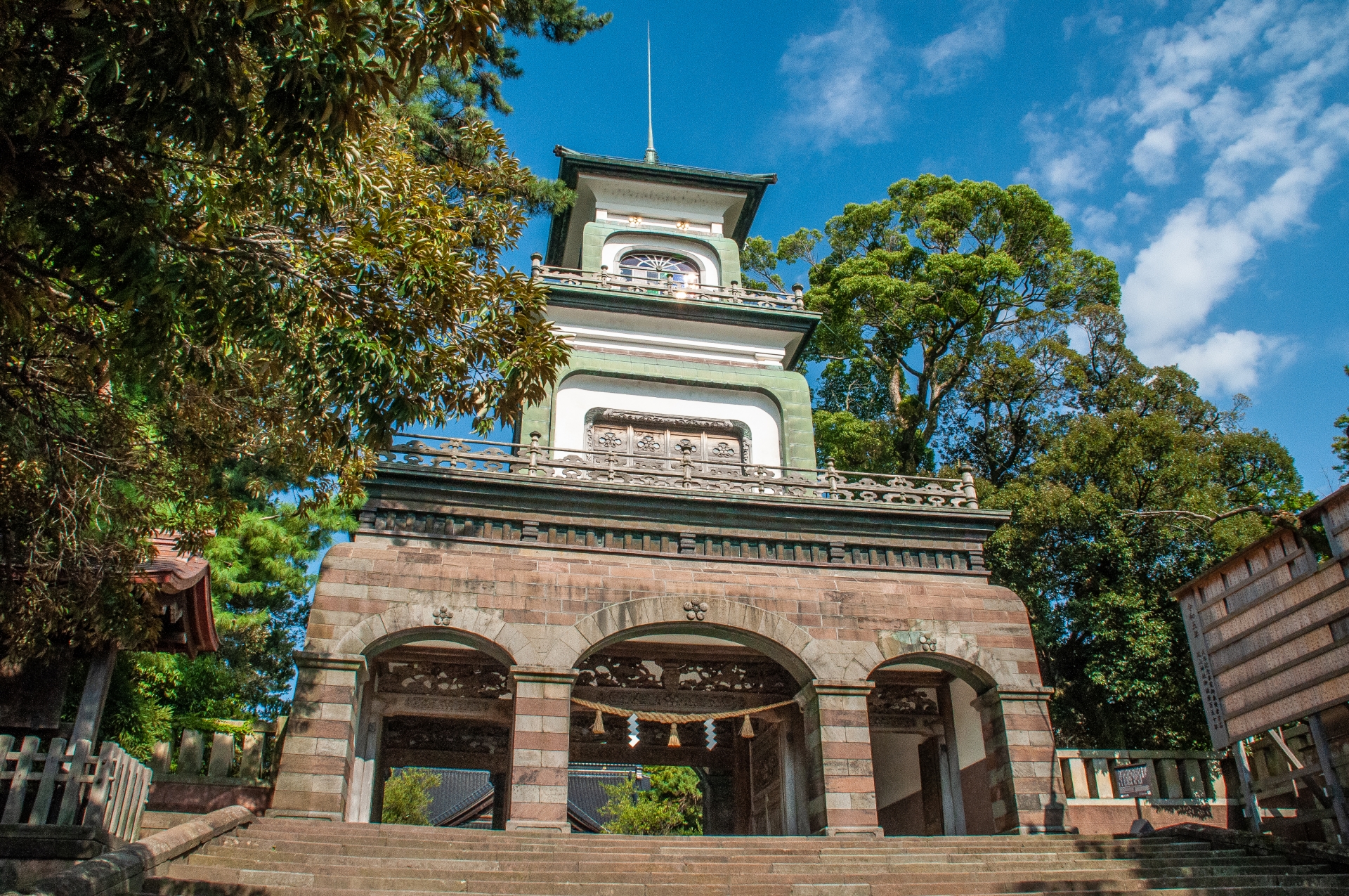 利家とおまつの方ゆかりの地！尾山神社の歴史と見どころ | 株式会社