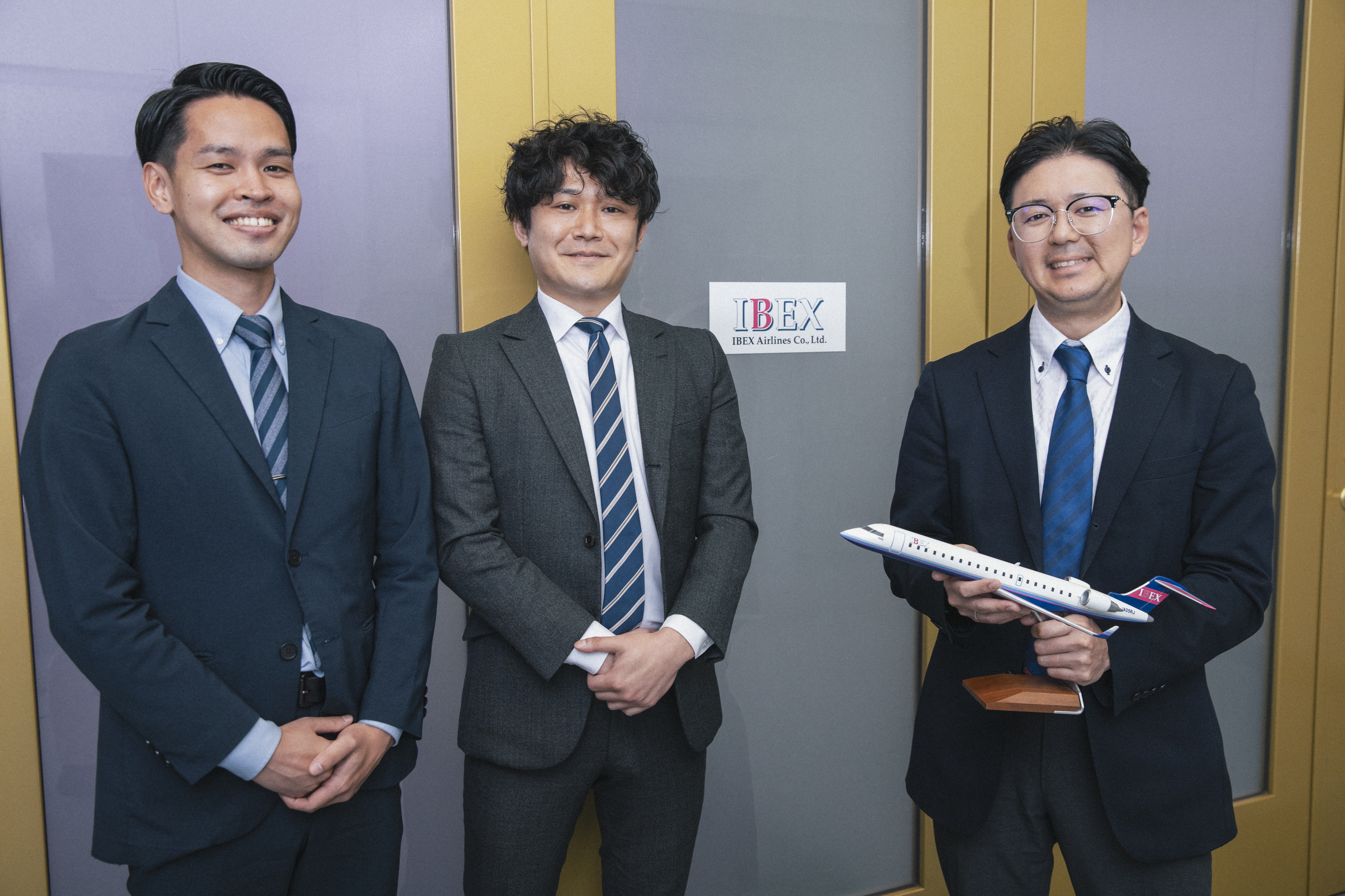 アイベックスエアラインズ株式会社 坂口様（右）、ラーゲイト株式会社柳澤（中）、要（左）