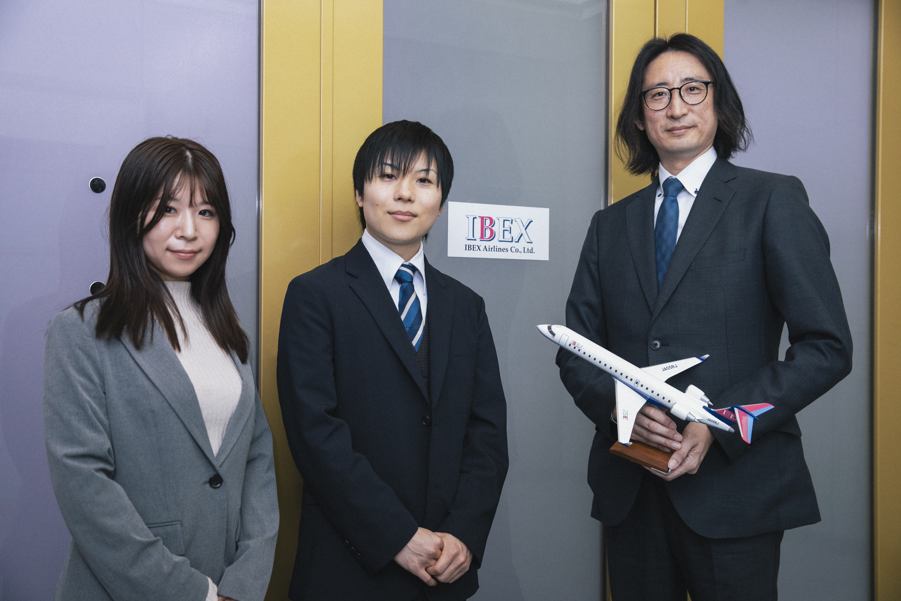 アイベックスエアラインズ株式会社 大場様（右）、ラーゲイト株式会社日向野（中）、森木（左）