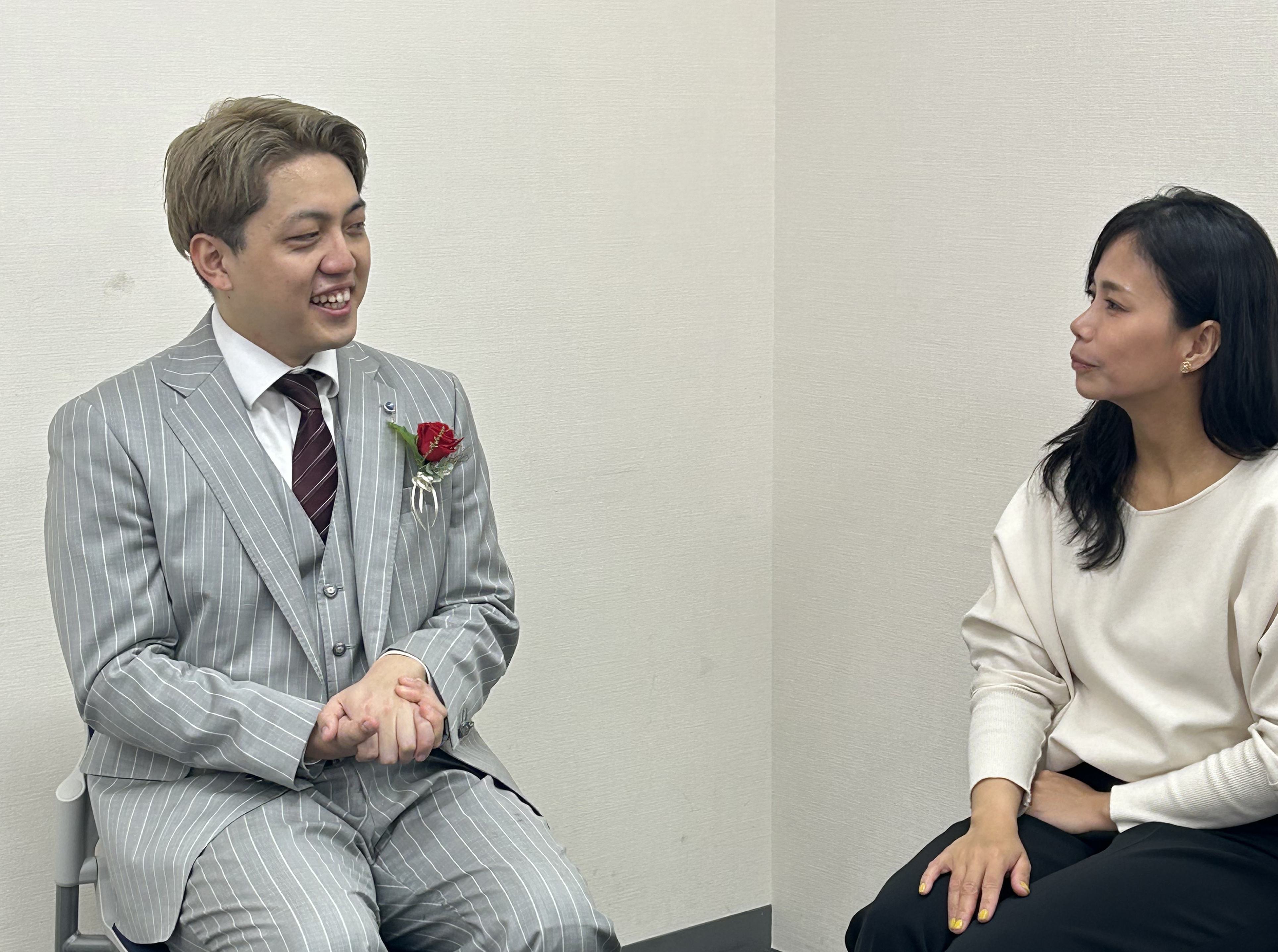 対談中の2人(議論のシーン)