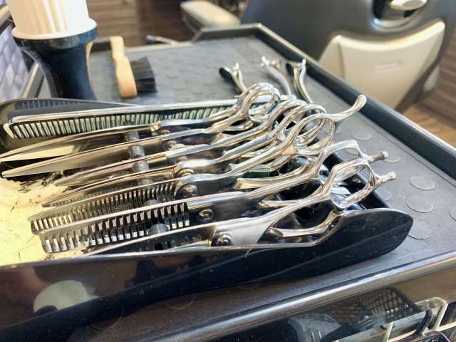 理容師と美容師の違いに迫る！資格と仕事内容、収入の秘密 