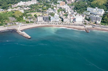 ～東伊豆の釣り場案内　東伊豆町エリア　～　熱海川大堤防（あたがわだいていぼう）空撮写真