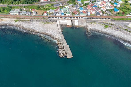 ～東伊豆の釣り場案内　東伊豆町エリア　～　白田堤防（しらたていぼう）空撮写真