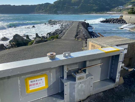 ～東伊豆の釣り場案内　東伊豆町エリア　～　藤山堤防（とうざんていぼう）立入禁止写真
