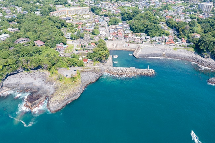 ～東伊豆の釣り場案内　熱海市～伊東市エリア　～　八幡野港（やはたのこう）空撮写真