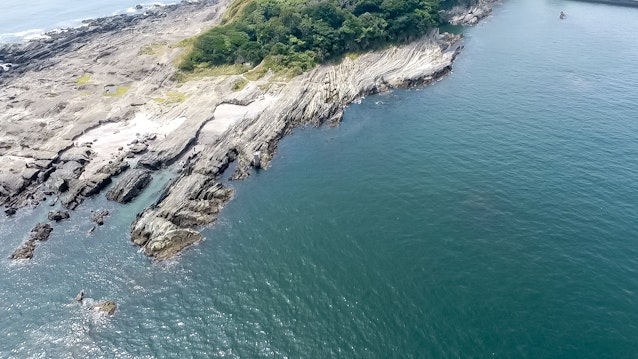 城ヶ島の釣り場案内～今も昔も釣り人に愛される人気釣り場！ 島全体がポイントの城ヶ島！～潮見　水垂　空撮写真