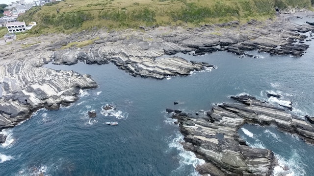 城ヶ島の釣り場案内～今も昔も釣り人に愛される人気釣り場！ 島全体がポイントの城ヶ島！～西の入り　東の入り　空撮写真