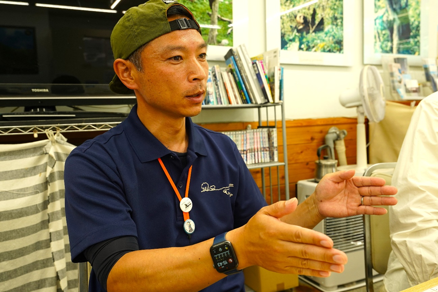 釣りドコ　ブログ　～海の安全対策を学びたい Vol.2～　海難救助サービスよびもり　　知床半島　ウトロ　ゴジラ岩観光統括部長・神尾昇勝さん　写真