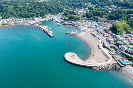 ～東伊豆の釣り場案内　熱海市～伊東市エリア　～　川奈港・いるか浜堤防（かわなこう・いるかはまていぼう）空撮写真