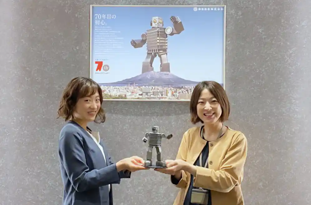 (イメージキャラクターと一緒に)