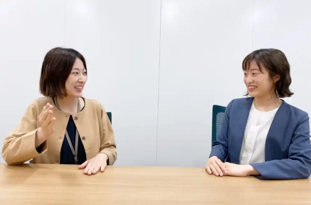 (左から、二河さん、鮎川さん)