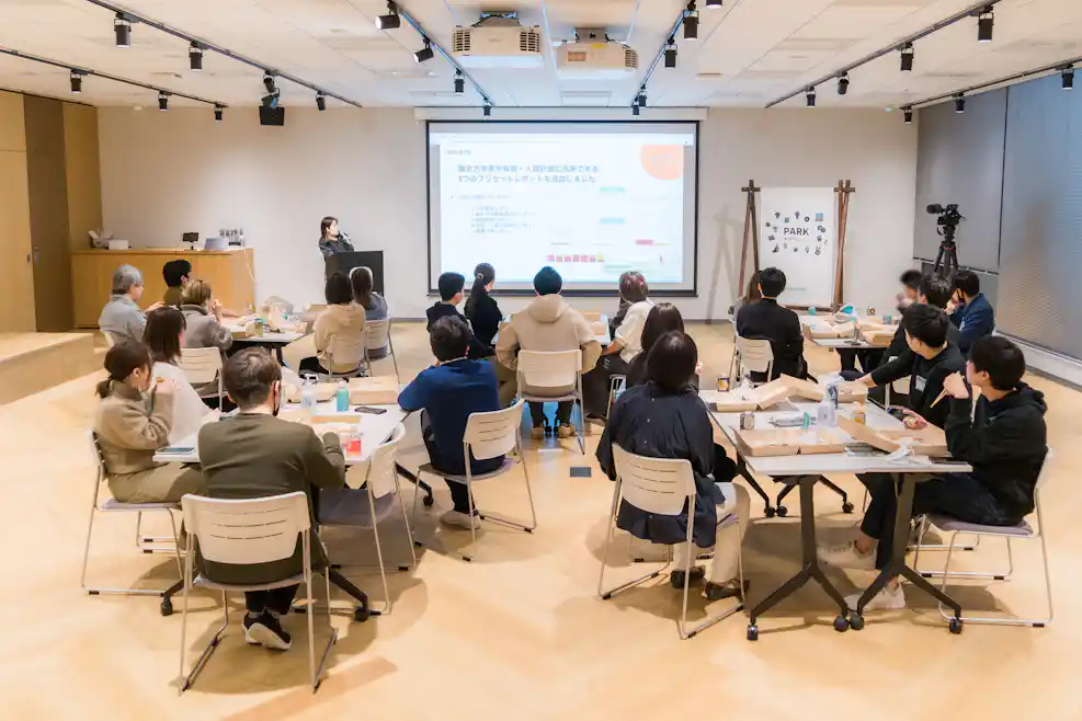 SmartHR PMM 岡田さん考案プロダクトアップデート情報の共有の様子