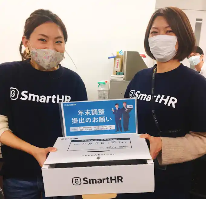 同じ総務労務グループ所属のマネージャー・堀内さんと一緒に