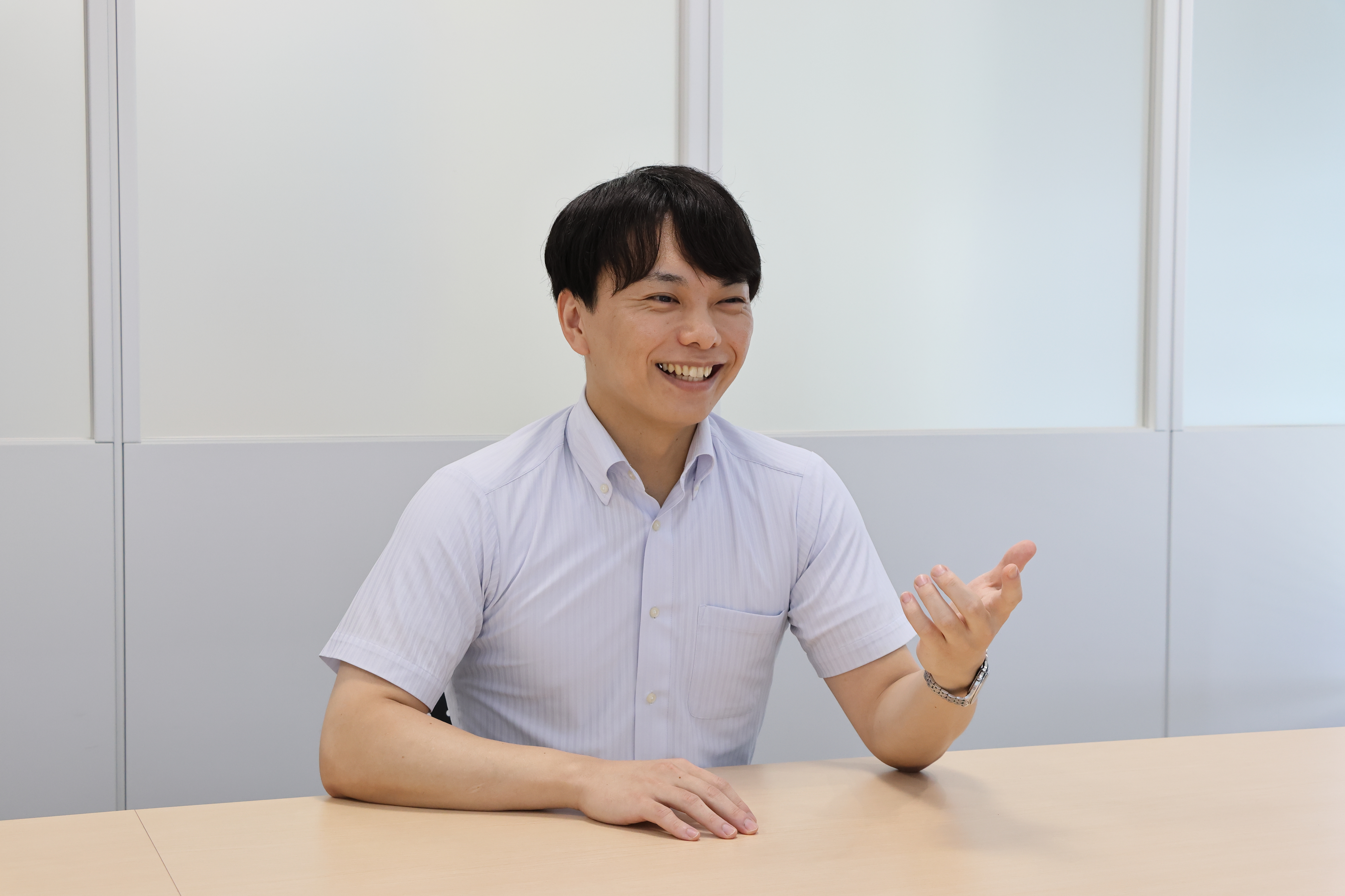 説明する総務部 人事チーム 大塚さん