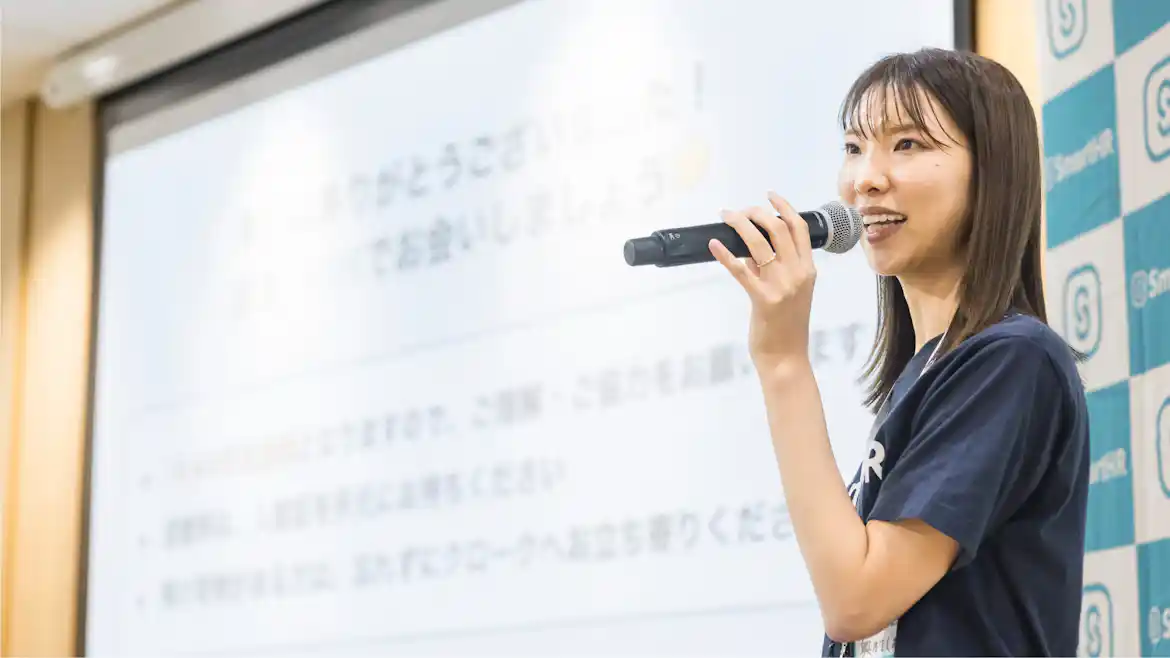 運営メンバーの奥村が話す様子