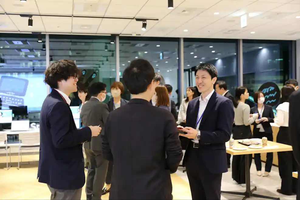 名刺交換中の様子