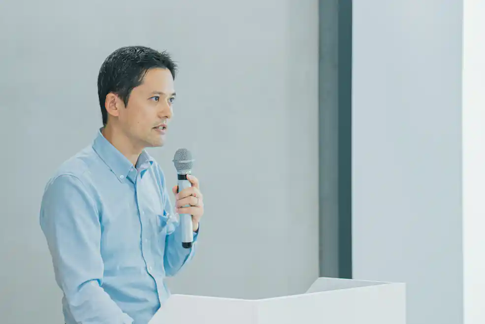 お話をする藤井さんのご様子