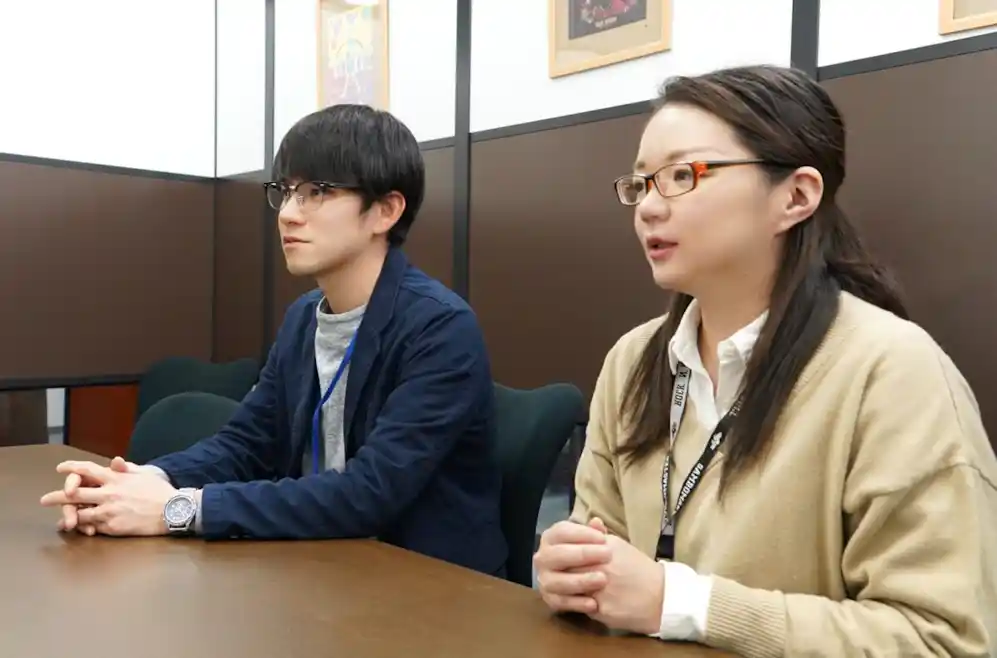 人事部の井坂さん(左)と、穴澤さん(右)