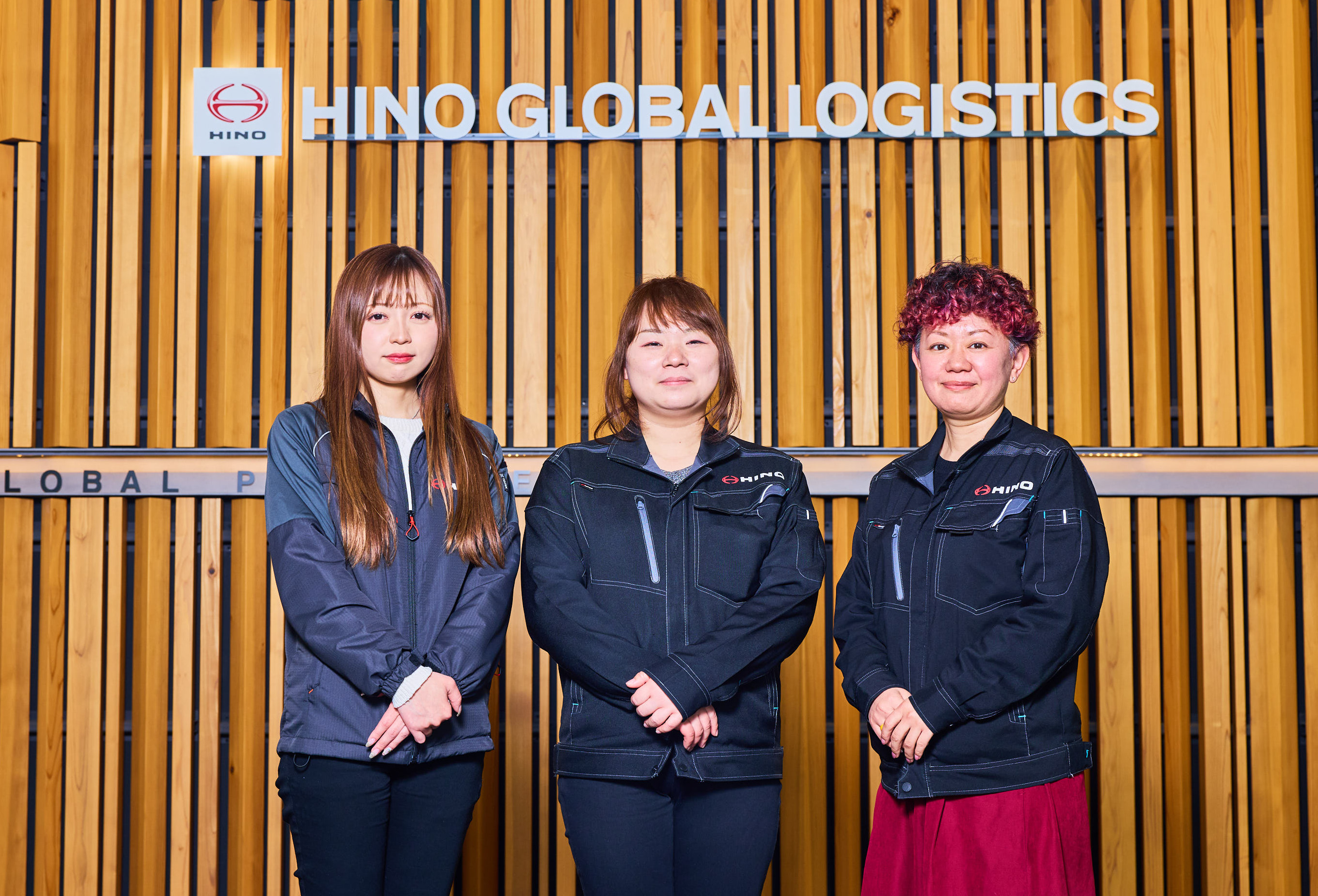 （左から、日野グローバルロジスティクス株式会社 増田さん、神林さん、木村さん）