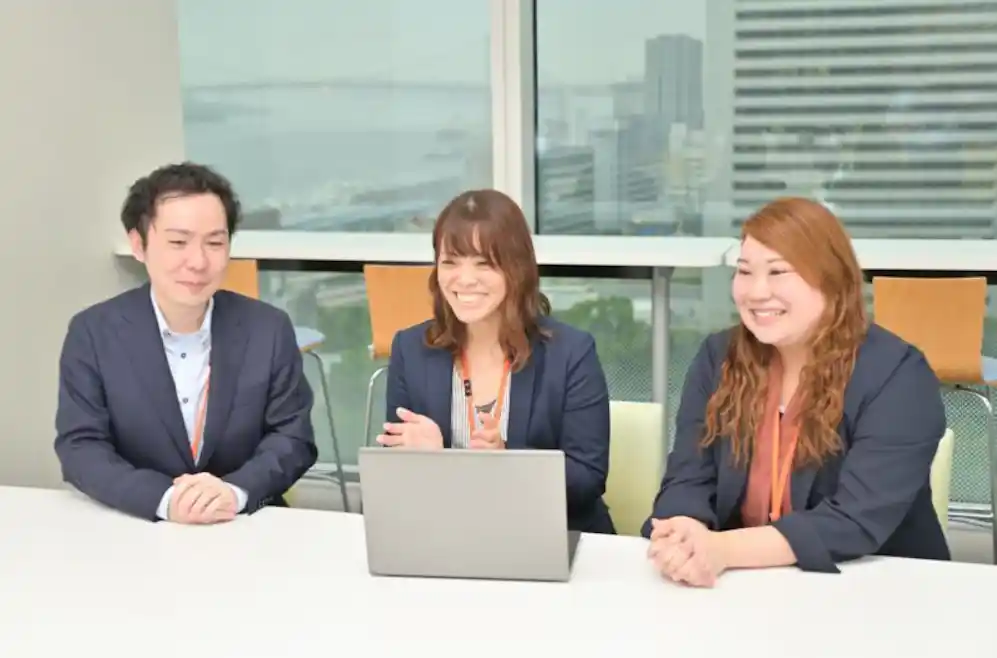 (左から、本多さん、中谷さん、田井中さん)