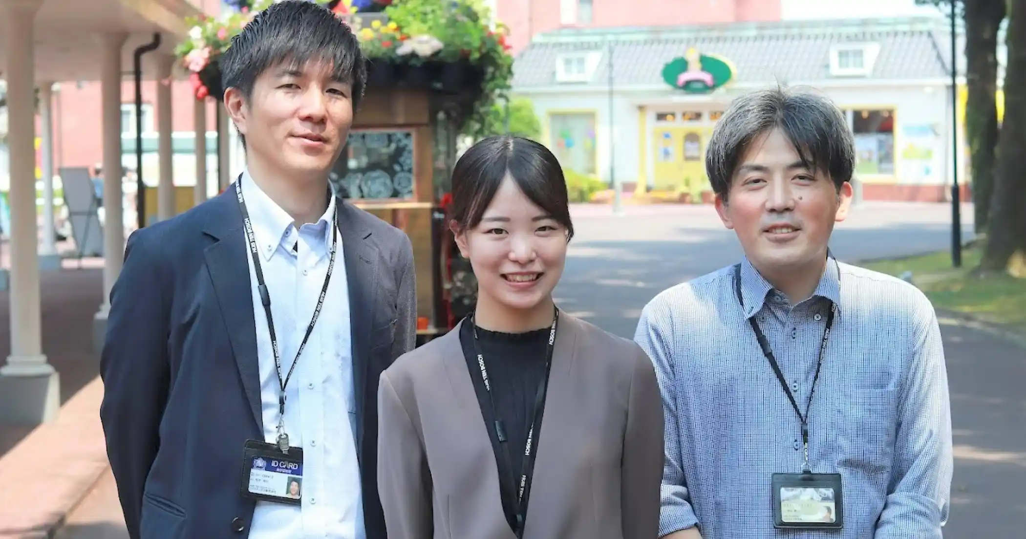 (左から、人事部の柏木さん、内海さん、情報システム部の吉山さん)