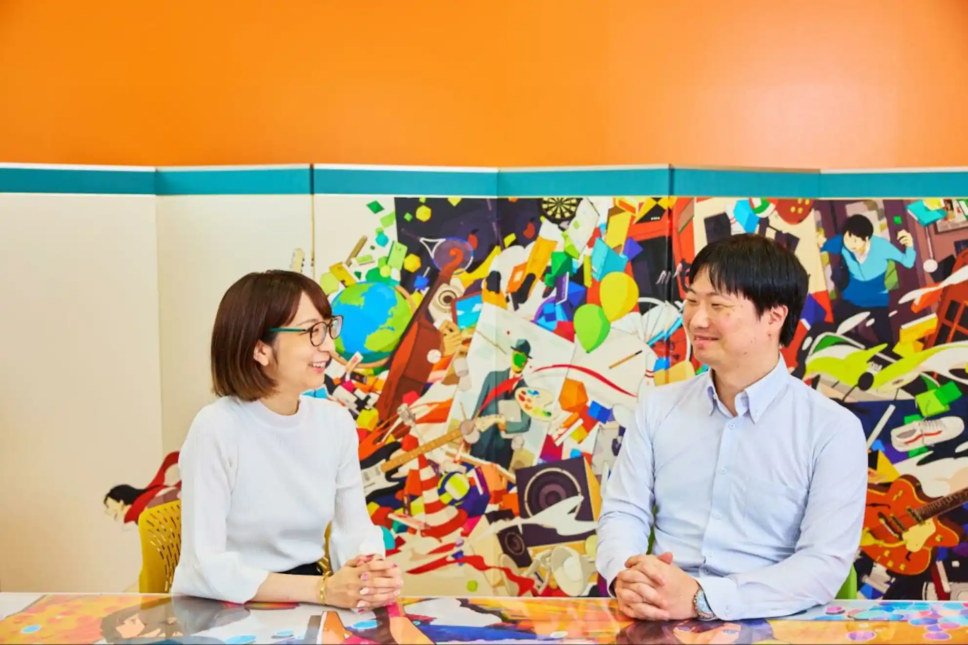 ピクシブ株式会社の村松さん(左)と芝田さん(右)