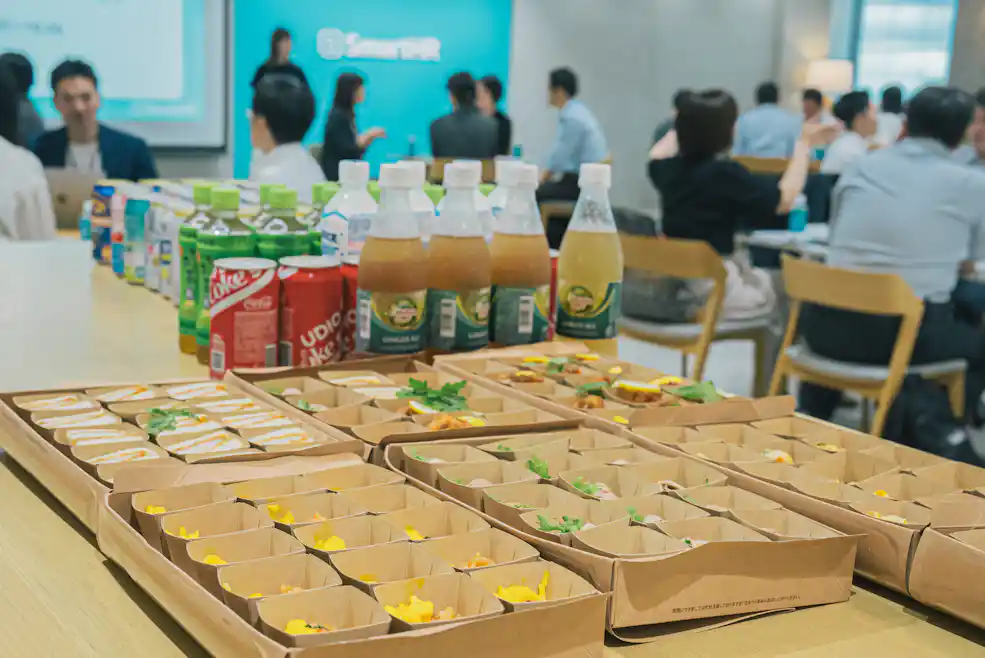 食事と飲み物の様子