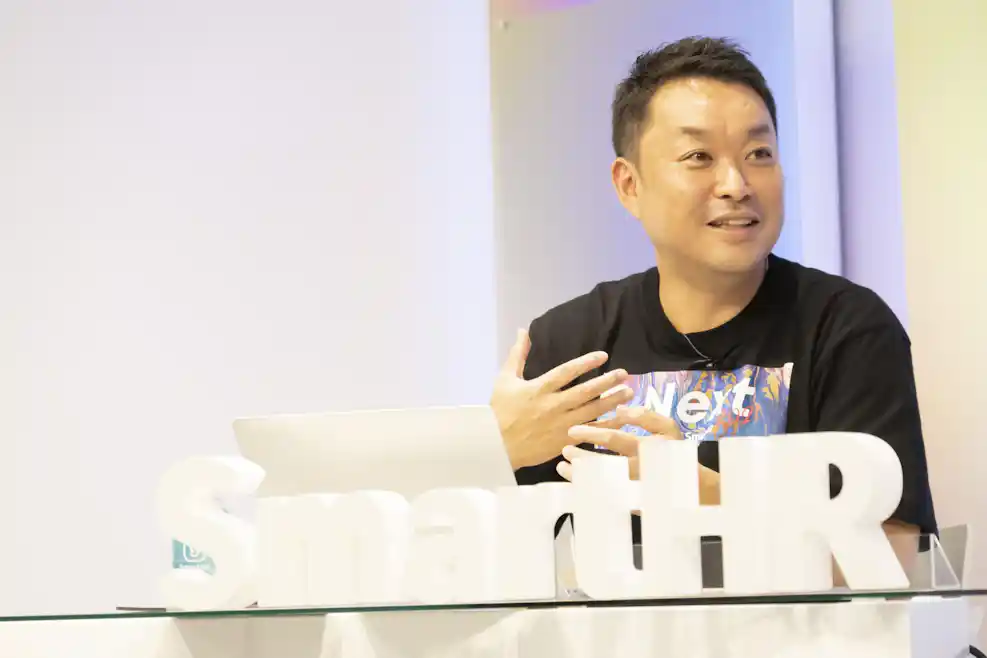 話をする鈴木さん