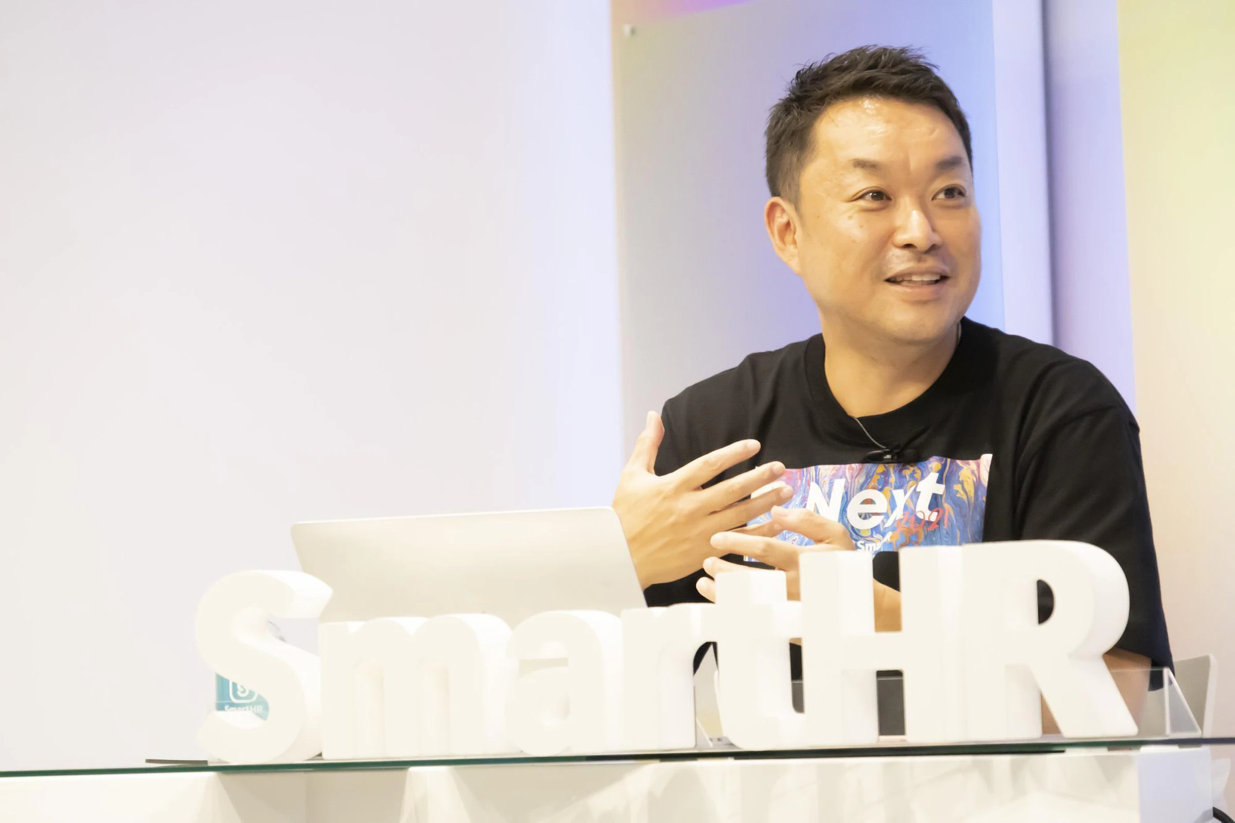 話をする鈴木さん