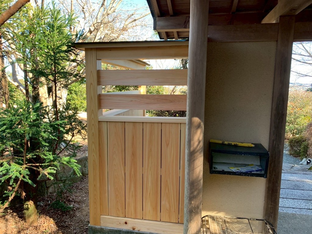 木製門扉と板塀の造作工事（施工後）