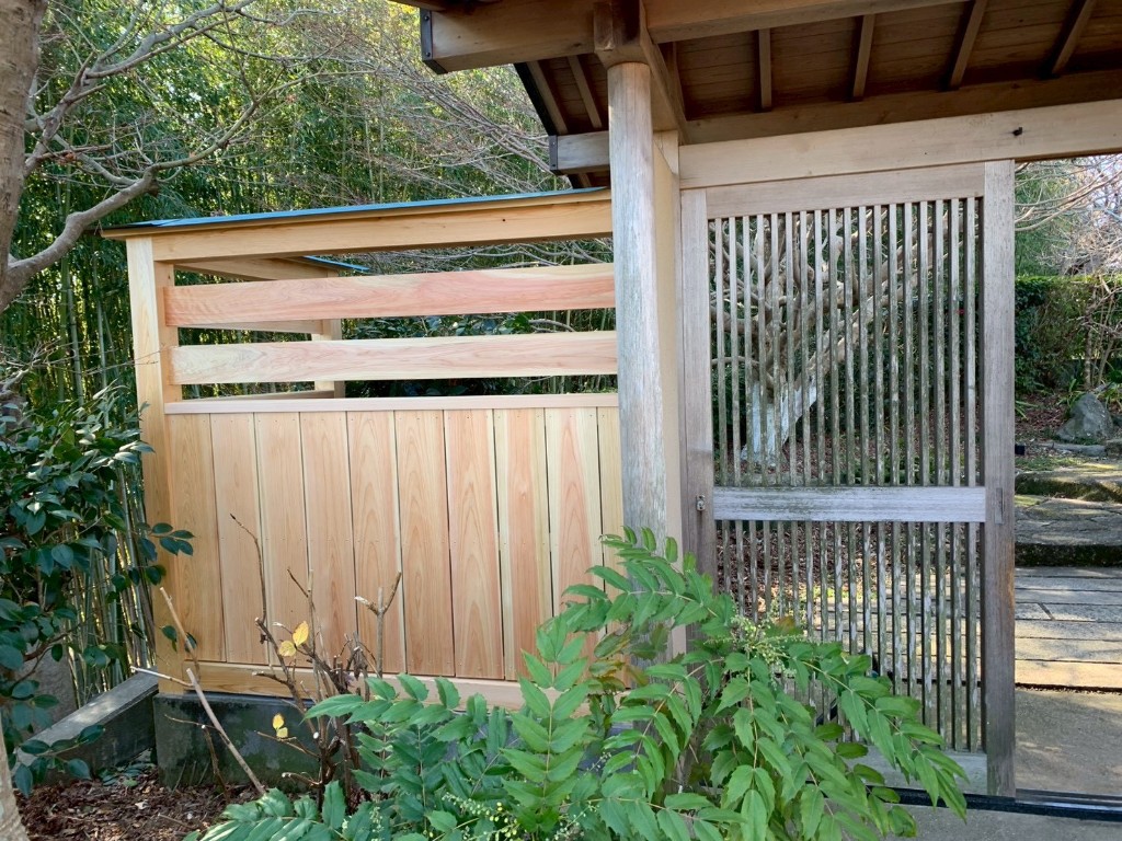 木製門扉と板塀の造作工事（施工後）
