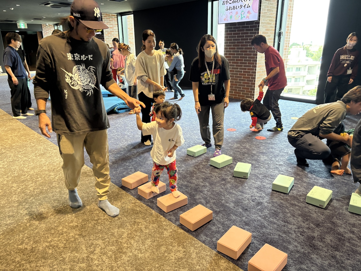 沖縄サントリーアリーナは子どもたちの成長の場へ。 家族で楽しむ乳幼児スポーツプログラム初開催