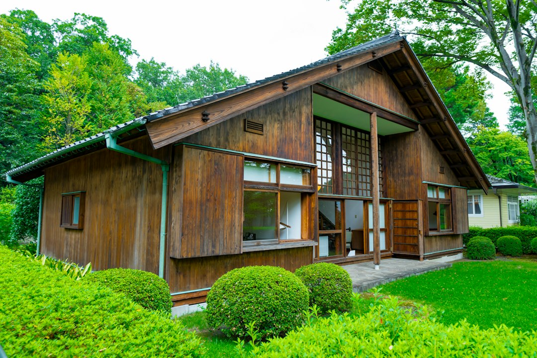 木の質感を生かした工務店の住宅の外観