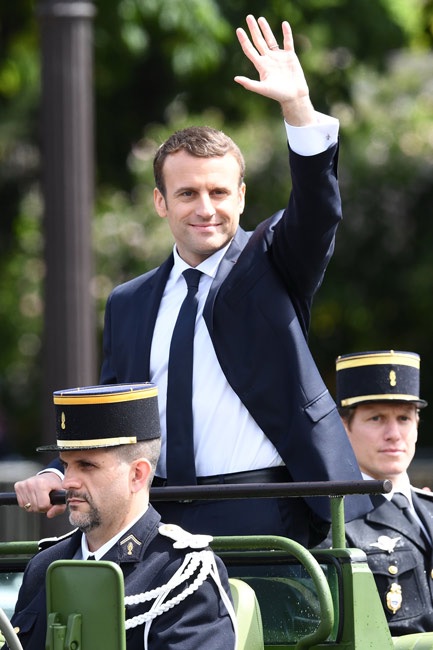 マクロン大統領の市民の再武装と軍備の再武装