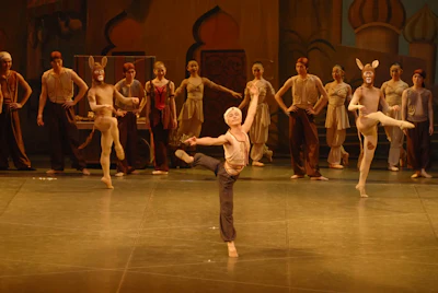 「アリ・ババと40人の盗賊」の公演写真