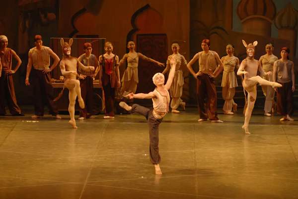 「アリ・ババと40人の盗賊」の公演写真