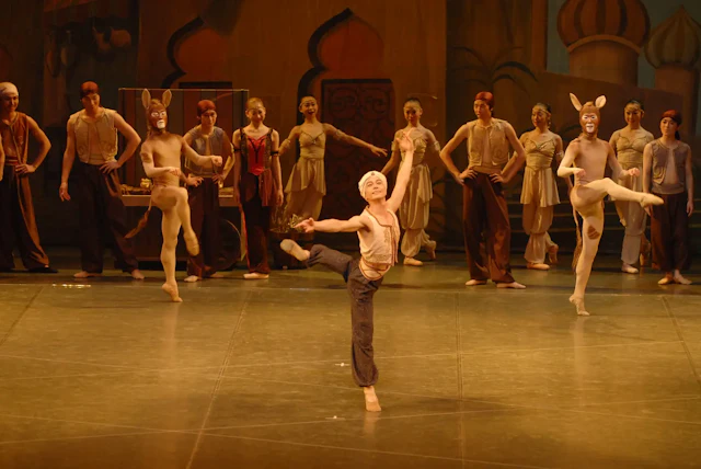 「アリ・ババと40人の盗賊」の公演写真