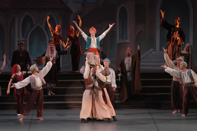 「アリ・ババと40人の盗賊」の公演写真