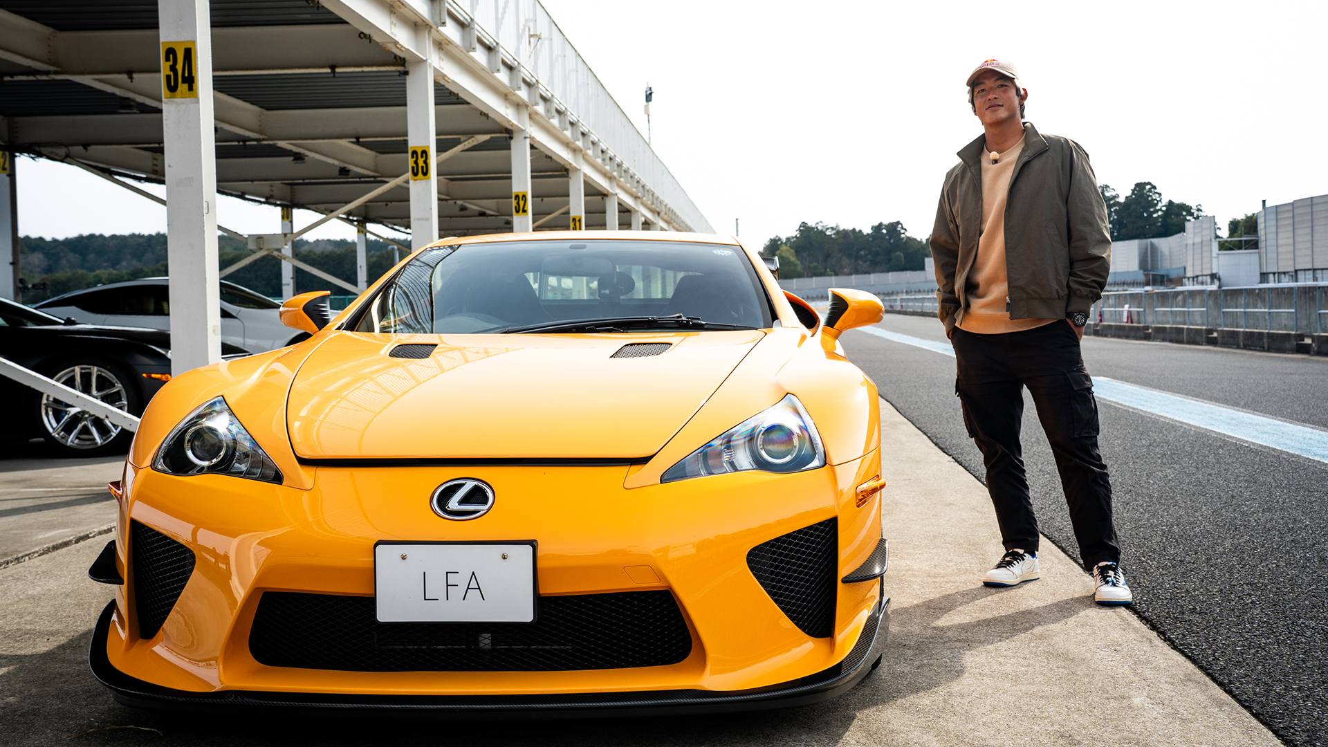 Lexus LFA オーナーズクラブ 10周年記念写真集 LEXUS - 記事 | LEXUS NEWS