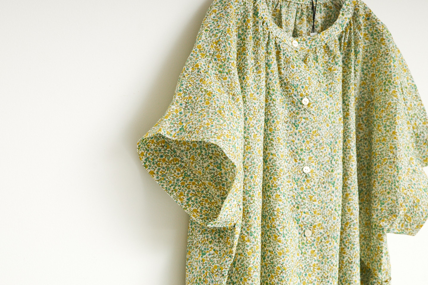 LILOU+LILY 80 LAWN FLOWER PRINT GATHER ONE-PIECE DRESS